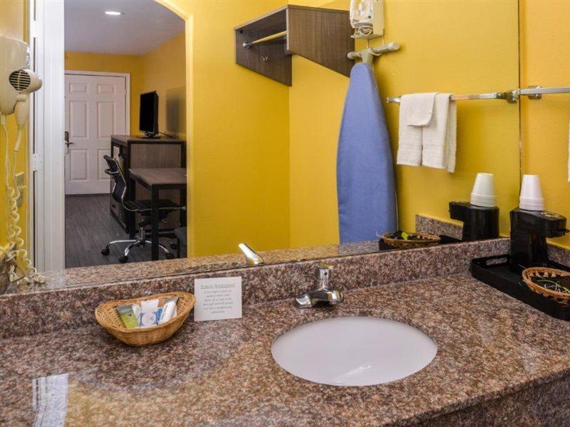 Americas Best Value Inn West Columbia Buitenkant foto